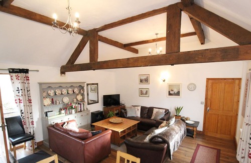 Ellastone Cottage | ideal venue on a farm for friends and family. 4 miles Alton Towers