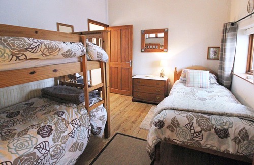 Ellastone Cottage | ideal venue on a farm for friends and family. 4 miles Alton Towers