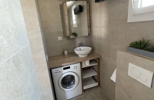 La Roquette-sur-Siagne Apartment | Ideally located apartment with terrace