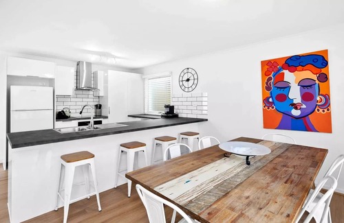 Torquay House | Ideally located Beach House close to picturesque reserve and beaches