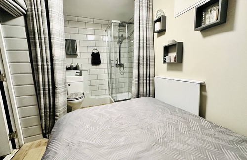 Torquay Apartment | Ideally located to explore the best of Torquay