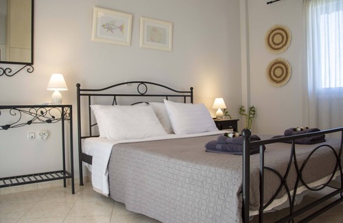 Perdhika Apartment | Idyllic 2 bedroom apartment on the water's edge