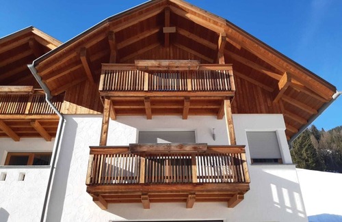 San Martino in Badia Apartment | Idyllic Apartment "Kronplatz" with Balcony, Garden and Wi-Fi