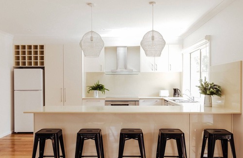 Silverleaves House | Idyllic Beachhouse Pet Friendly - Up to 12 guests