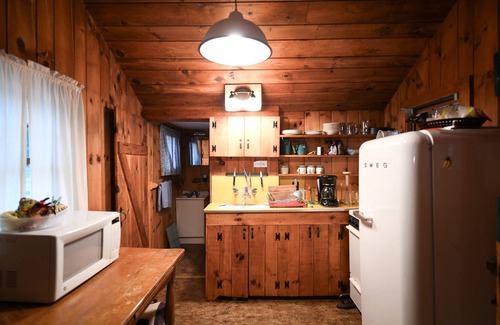 Naples Cottage | Idyllic Brandy Pond Cottage with 100' of Shared Waterfront!