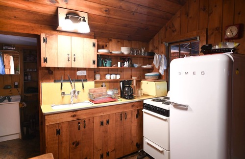 Naples Cottage | Idyllic Brandy Pond Cottage with 100' of Shared Waterfront!