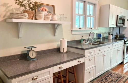 Hillsboro House | Idyllic Carriage House Farm-stay near Rocky Fork Lake