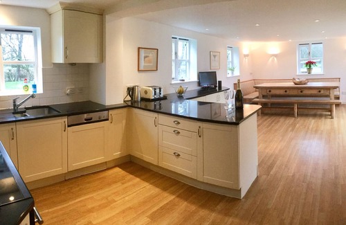 Severn Stoke House | Idyllic country getaway-5 Bedroom cottage on edge of the Cotswolds.