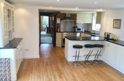 Severn Stoke House | Idyllic country getaway-5 Bedroom cottage on edge of the Cotswolds.