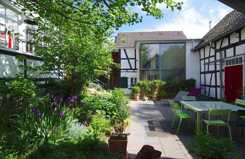 Neunkirchen-Seelscheid House | Idyllic, completely renovated half-timbered house in a listed courtyard