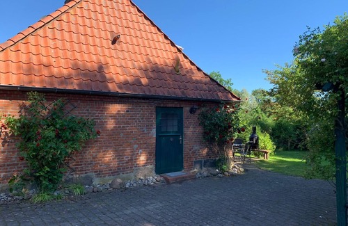 Barkelsby House | Idyllic farm cottage only 600 m from the Baltic Sea, natural beach, no car traffic