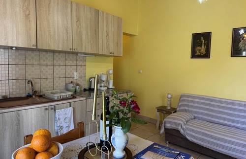Skala House | Idyllic located in the country and close to the sea - Holiday home Paramonas, Co