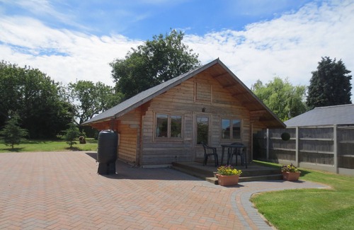 Stuppington Cabin | Idyllic Log Cabin in the garden of England