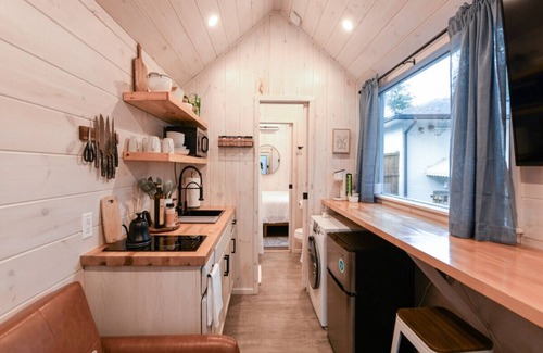 Norcross House | Idyllic "Magnolia Mini" Tiny Home in Downtown Norcross Near Atlanta