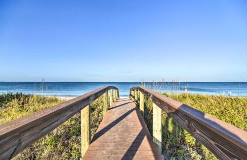 Pass-a-Grille Historic District Apartment | Idyllic Pass-A-Grille Studio - Walk to the Beach!
