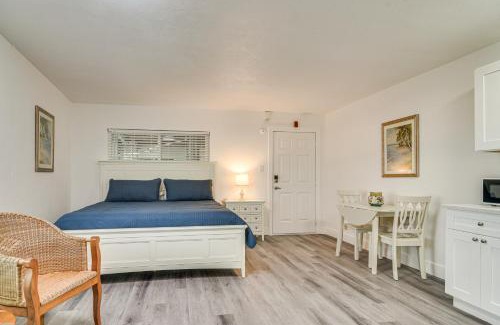 Pass-a-Grille Historic District Apartment | Idyllic Pass-A-Grille Studio - Walk to the Beach!