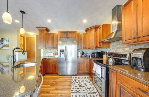 Hidden Valley Condo | Idyllic Somerset Condo: Ski, Hike & Relax!