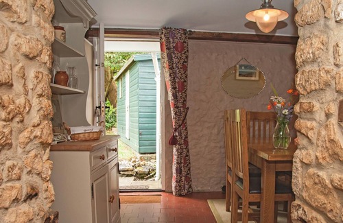West Compton Cottage | Idyllic thatched cottage, Jurassic coast, walking distance to 2 great pubs