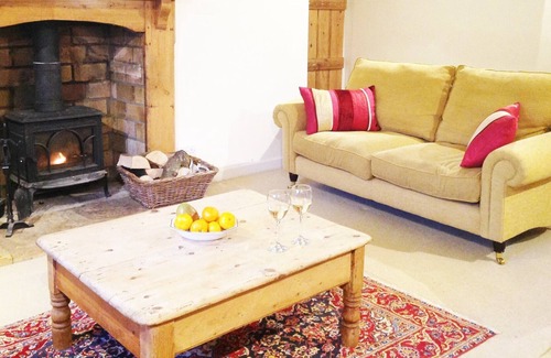 West Compton Cottage | Idyllic thatched cottage, Jurassic coast, walking distance to 2 great pubs
