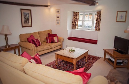 West Compton Cottage | Idyllic thatched cottage, Jurassic coast, walking distance to 2 great pubs