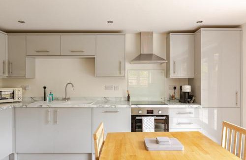 Brighthampton House | Idyllic village, gateway to the Cotswolds, nr pub