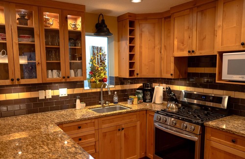 Cultus Lake House | Idyllic Waterfront Escape on Cultus Lake