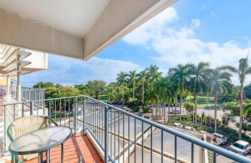 Darwin City Centre Apartment | Idyllic Waterfront Pool Escape with Esplanade View