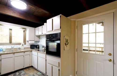Berkeley Springs Cabin | Idyllife Summary: Esc