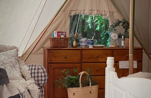 Skien Cabin | Idyllisk Glamping Rett ved Elven