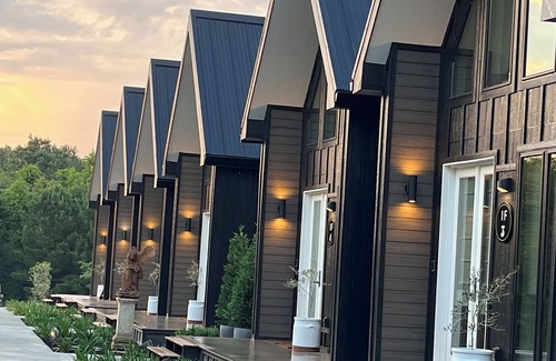 Carriere Cottage | IF Stay collection is Mississippi’s exquisite & unexpected stand alone RowHouse.