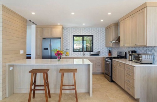 Playa Colorado House | Iguana Beach House: Spacious Beachfront House with Swimming Pool