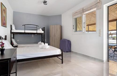 Pidima Kyras Apartment | Iguana studio 12