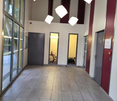 Center Apartment | III Appart 2 Pièces, Neuf 200 m de Gare Parking Netflix Evry Courcouronnes