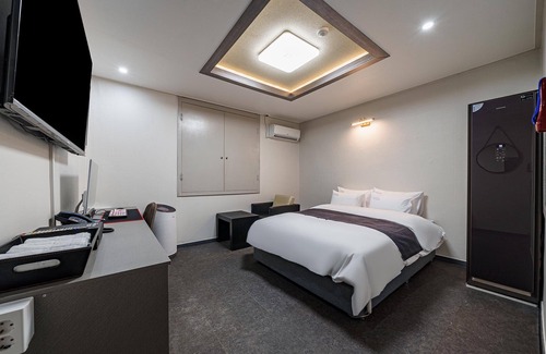 Songman Hotel | Iksan Yegrina