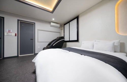 Songman Hotel | Iksan Yegrina