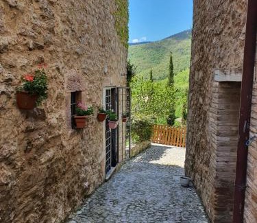 Vallo di Nera House | Il borgo di Cornillo
