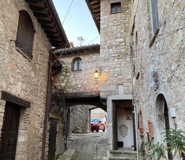Baiano Apartment | Il borgo di Firenzuola Camere con camino