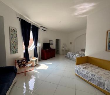 Vulcano Porto Bed & Breakfast | Il Caimano B & B, con piscina dall'11 Luglio al 31 Agosto