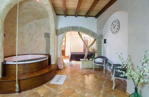 Tragliatella House | Il Giardino dei Flintstones B&B