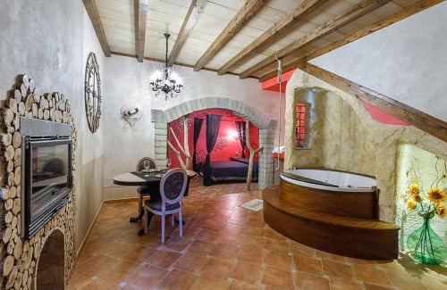 Tragliatella House | Il Giardino dei Flintstones B&B