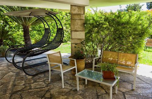 Castromediano House | Il Giardino Di Flora con Piscina & Jacuzzi