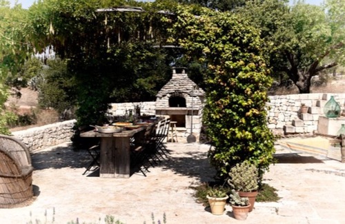 Ostuni House | Il Melograno, refined trullo with swimming pool in the Itria Valley surrounded by nature