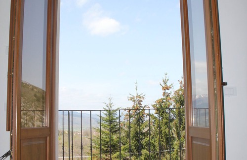 San Demetrio ne' Vestini Villa | "Il Pagliarello" Your scenic retreat in the heart of Abruzzo.