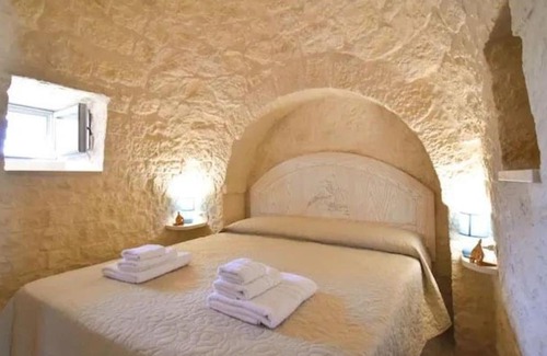 Alberobello House | Il Trullo dei mille colori