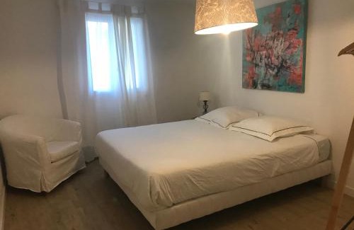 Ensues-la-Redonne Apartment | Il y a le Soleil, la Campagne et la Mer …1