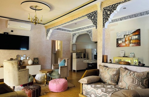 Sidi Abdallah Ghiat Villa | Ilafe Farmhouse, Villa Avec Piscine Chauffée Privée et Jacuzzi Pour Familles