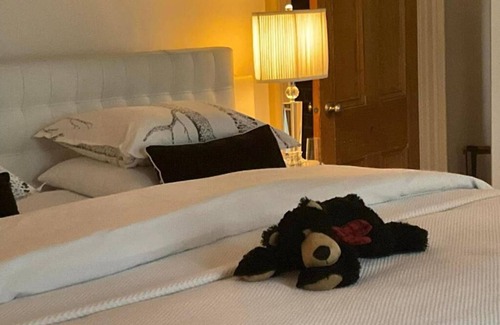 Sherbrooke Bed & Breakfast | Ile De Garde B&B