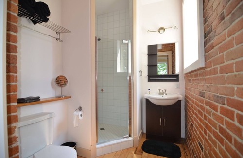Sherbrooke Bed & Breakfast | Ile De Garde B&B