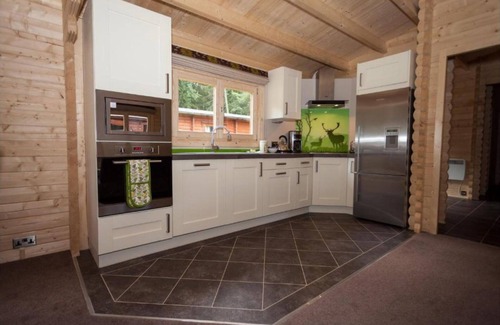 Kenwick Cabin | iLodge 73 - Luxury Log Cabin with Hot Tub and Woodburner 🏡