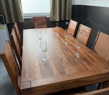 Rhein-Erft-Kreis District Apartment | Im Tal 2 Haus - 2 WE, 5 SZ,3 Bäder, 11 Betten - Klimaanlage